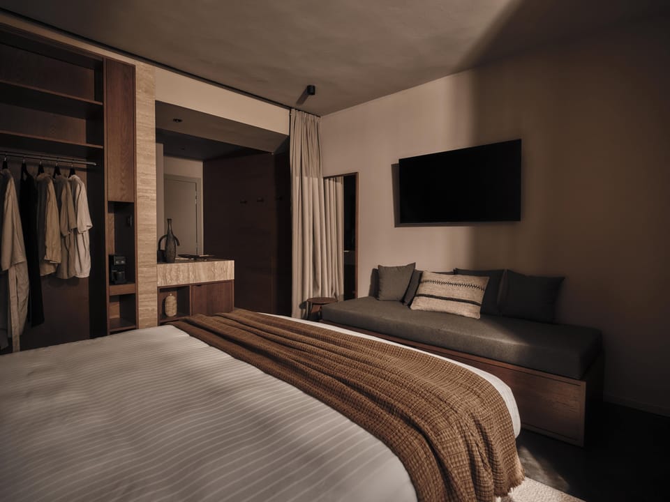 Hypo-allergenic bedding, minibar, in-room safe, iron/ironing board