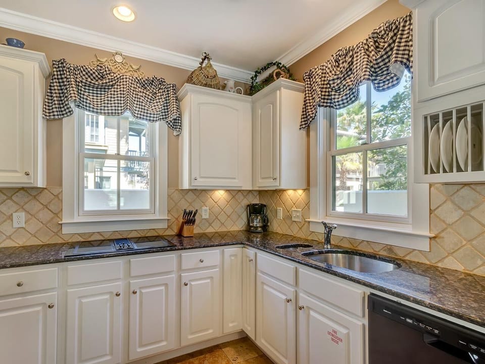 House, Multiple Beds, Patio, Garden View (Mon Petit Chateau) | Private kitchen | Coffee/tea maker