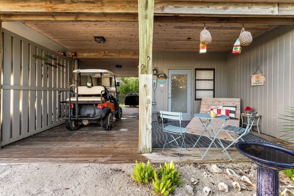Front porch & entry 