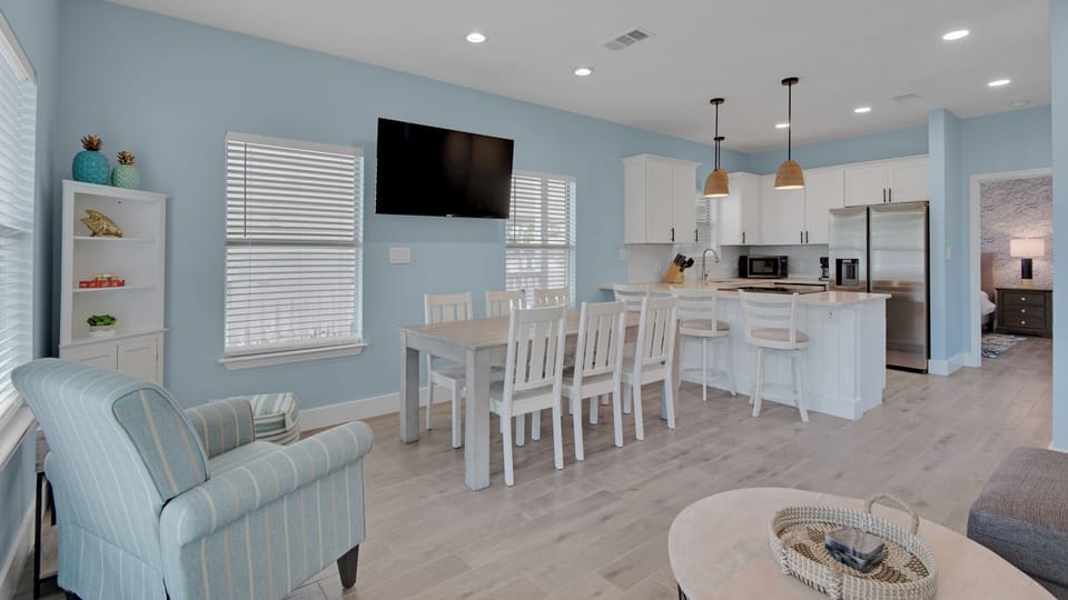 House, Multiple Beds, Pool Access, Pool View (Blue Pineapple) | Dining