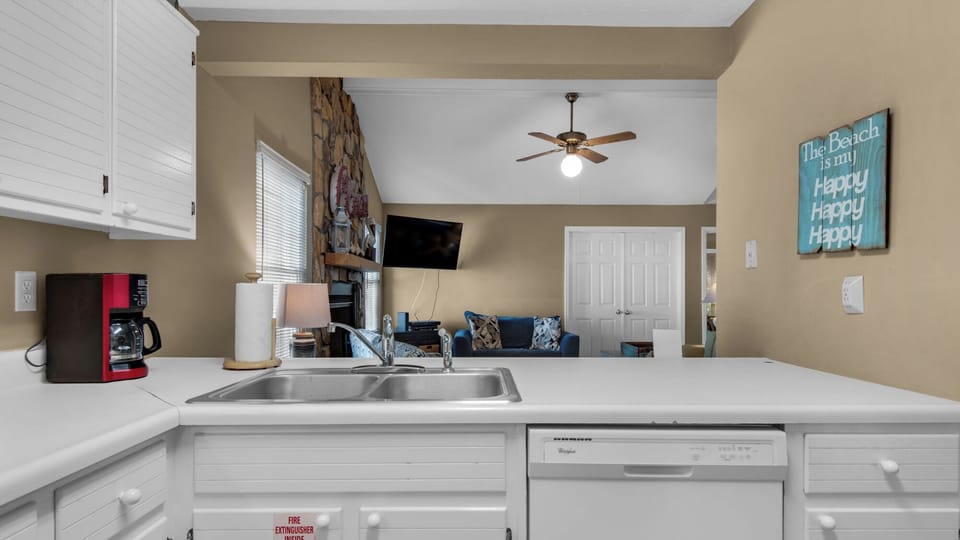 House, Multiple Beds, Patio, Garden View (Reel Relaxing) | Private kitchen | Dining tables