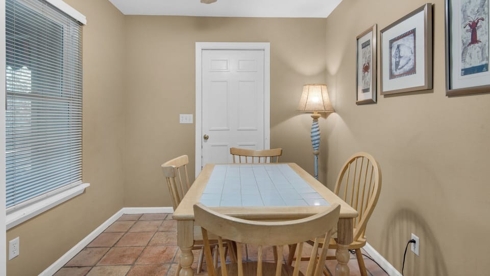 House, Multiple Beds, Patio, Garden View (Reel Relaxing) | In-room dining