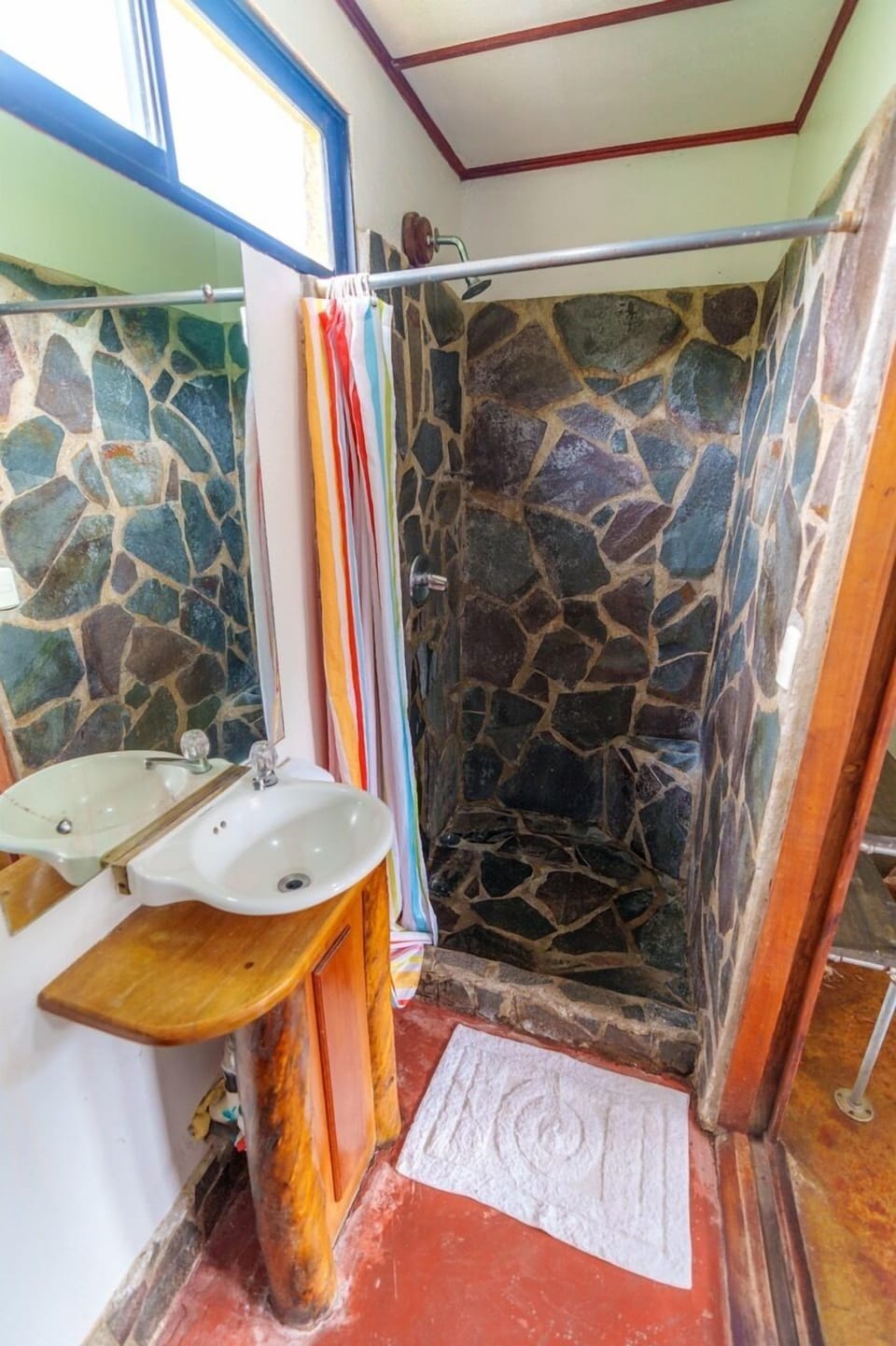 Grand Standard  | Bathroom | Shower, towels, soap, toilet paper