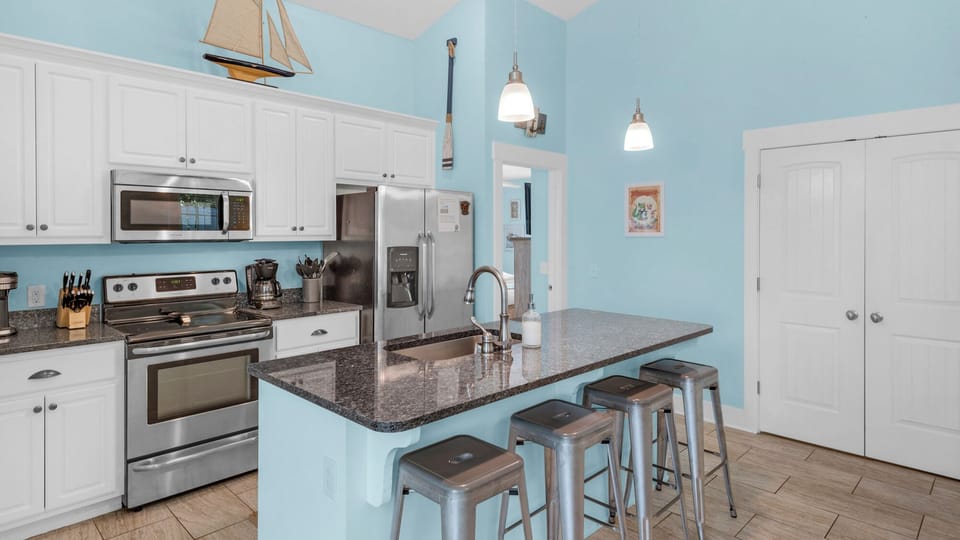 House, Multiple Beds, Patio, Garden View (Sandy Teauxs) | Private kitchen | Dining tables