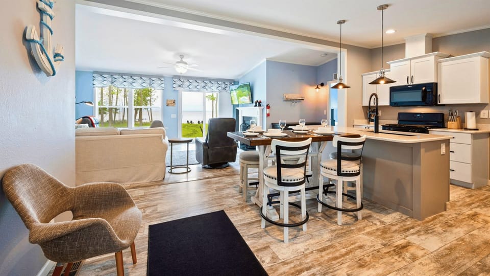 Gather and savor in our inviting kitchen and dining area! Perfect for cooking, sharing meals, and making memories together.