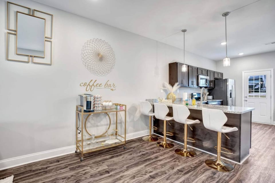 House | 2 bedrooms, desk