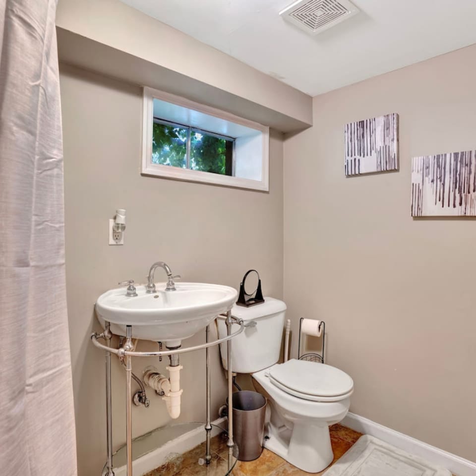 Serene Downtown Clarksville Villa Apartment in Clarksville