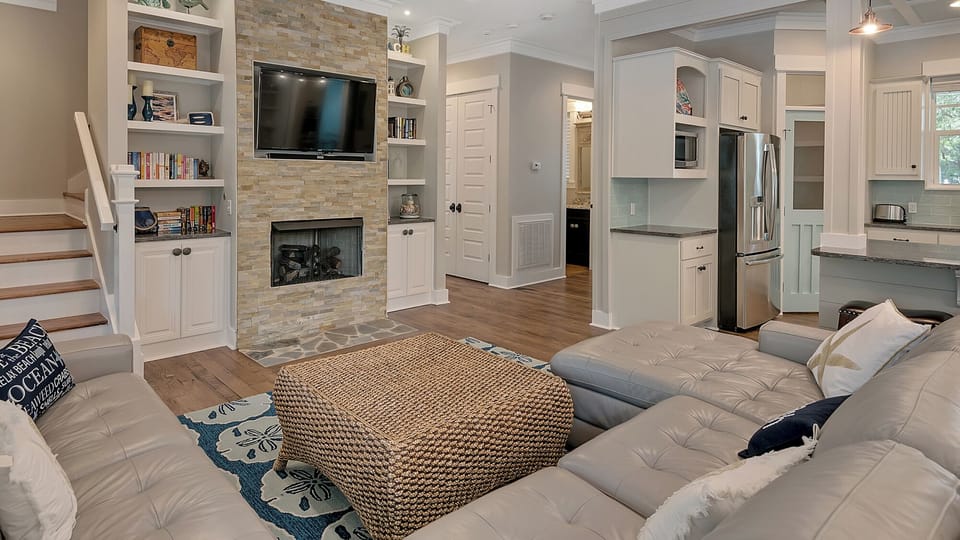 House, Multiple Beds, Pool Access, Ocean View (Blue Bungalow) | Living area