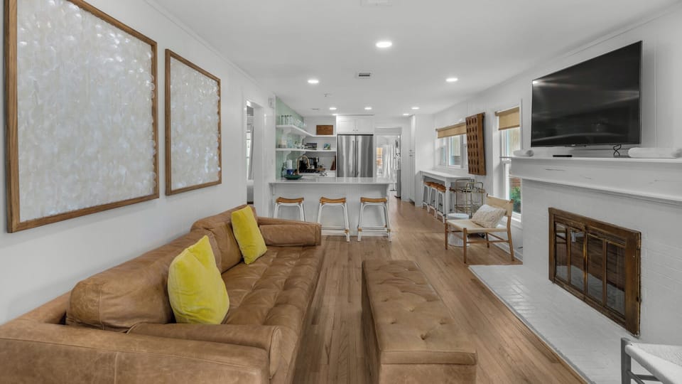 House, Multiple Beds, Pool Access, Pool View (Grayt Fun) | Living area