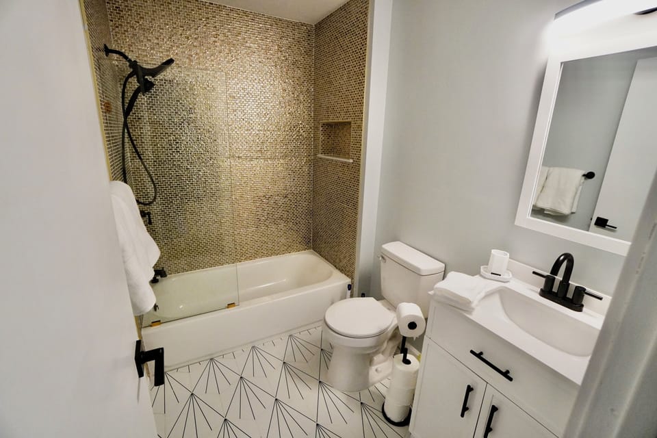 Bath Room (1)