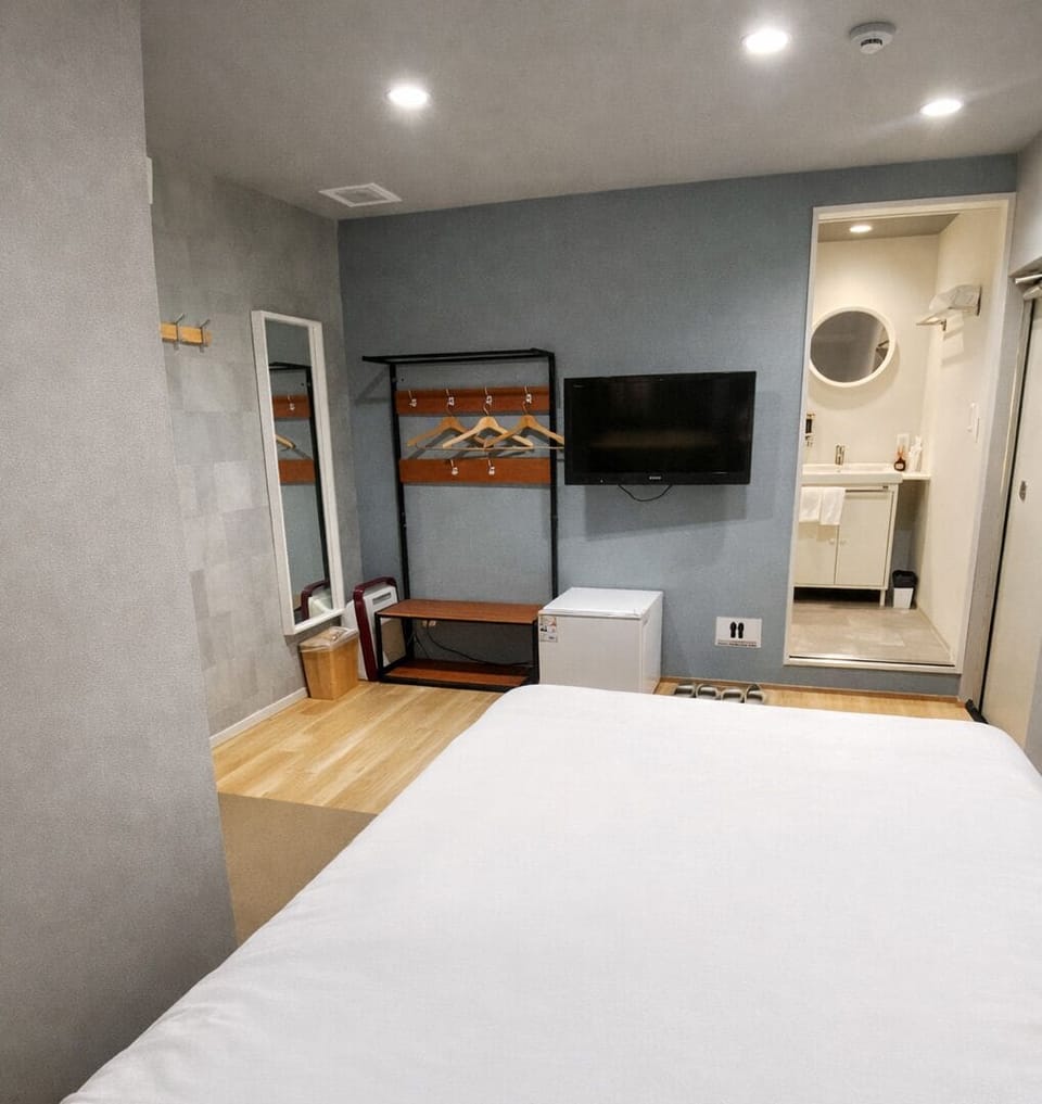 Classic Double Room, 1 Double Bed, Non Smoking, Private Bathroom | Desk, laptop workspace, soundproofing, WiFi (free)