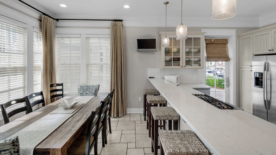 House, Multiple Beds, Pool Access, Pool View (Walking on Sunshine) | Private kitchen