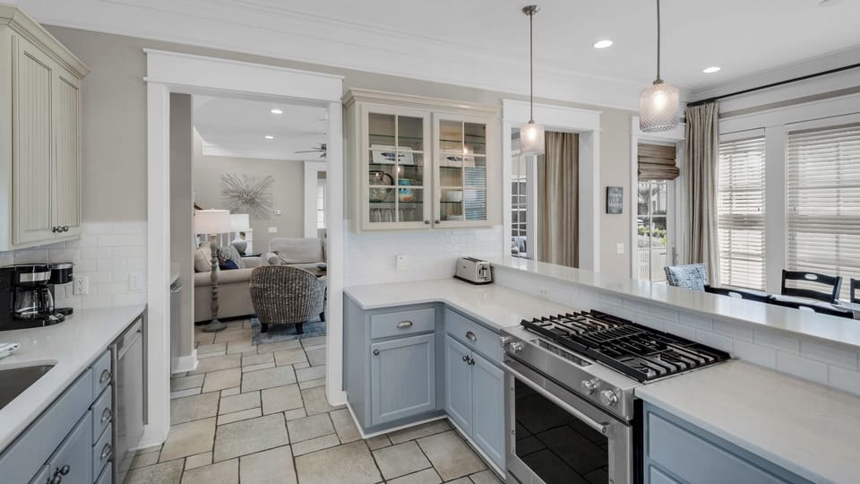 House, Multiple Beds, Pool Access, Pool View (Walking on Sunshine) | Private kitchen