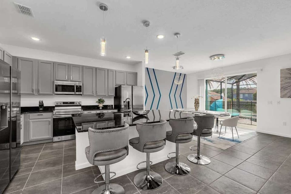 Enjoy making meals in this fully equipped beauitful Kitchen