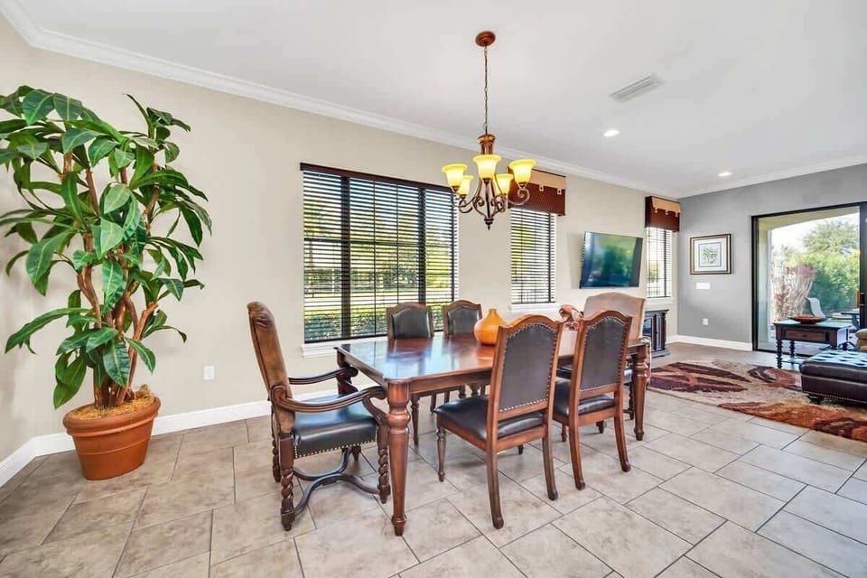 Bright Dining Space Perfect for Shared Meals