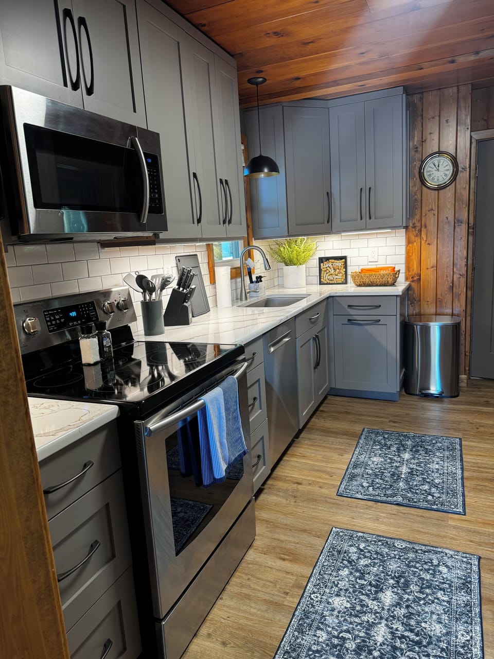 Full kitchen with dishwasher