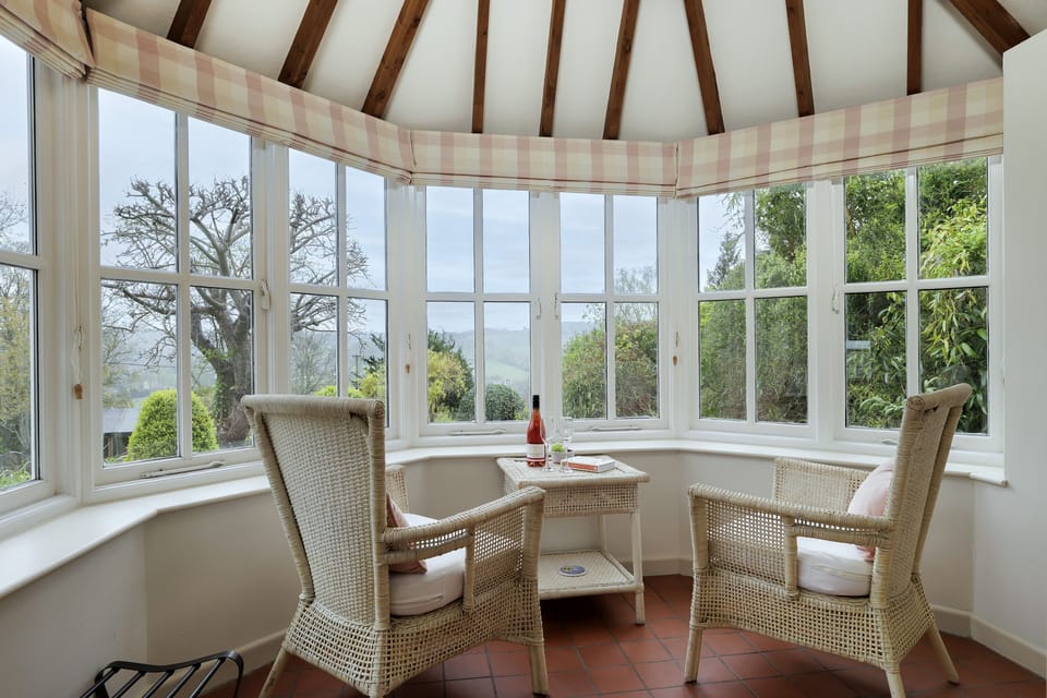 Grange Cottage, Amberley, Cotswolds: Uninterrupted views across the valley from the garden room