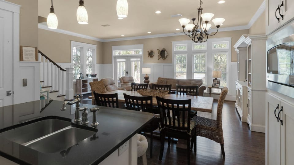 House, Multiple Beds, Patio, Garden View (Ocean Breeze) | Private kitchen | Coffee/tea maker