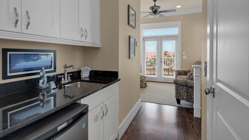 House, Multiple Beds, Patio, Garden View (Ocean Breeze) | Private kitchen | Coffee/tea maker