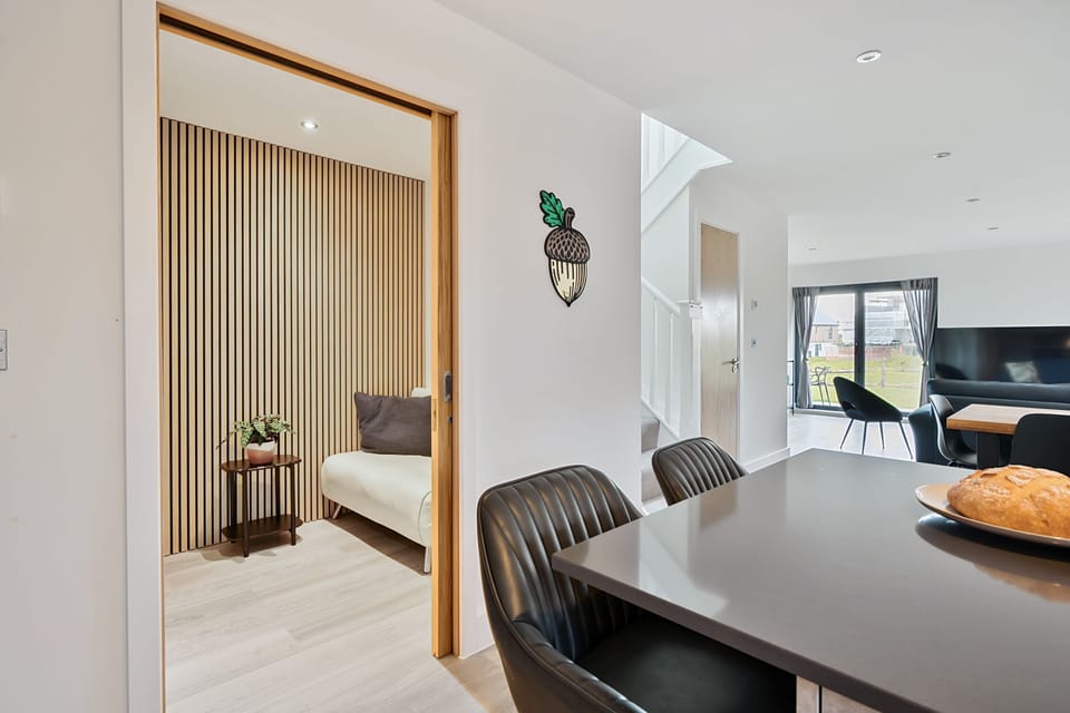 Acorn House, Silverlake, Dorchester: The view through to the snug