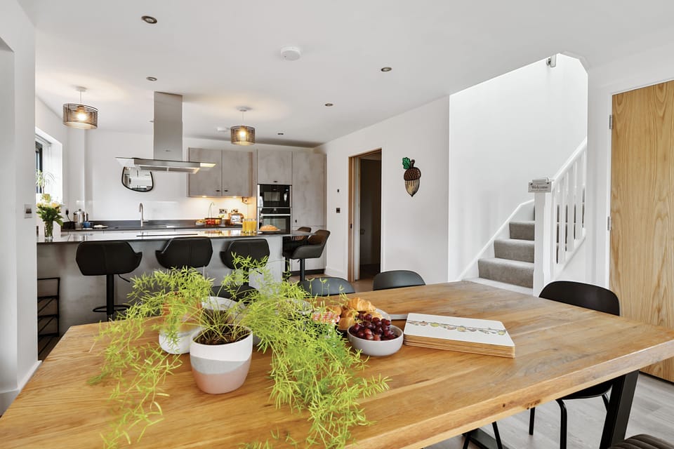 Acorn House, Silverlake, Dorchester: The dining area with seating for eight