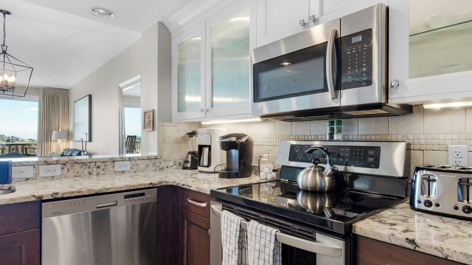 Condo, Multiple Beds, Patio, Pool View (Sterling Shores Unit 314) | Private kitchen