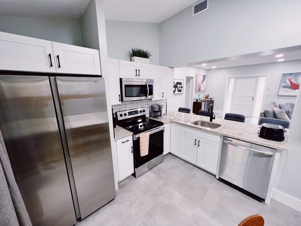 Kitchen and Dining Area

Our brand new kitchen with top of the line appliances and fully stocked with everything you need to do all sorts of cooking. The kitchen has a dining table that fits 6 and breakfast counter that can sit and additional 4.