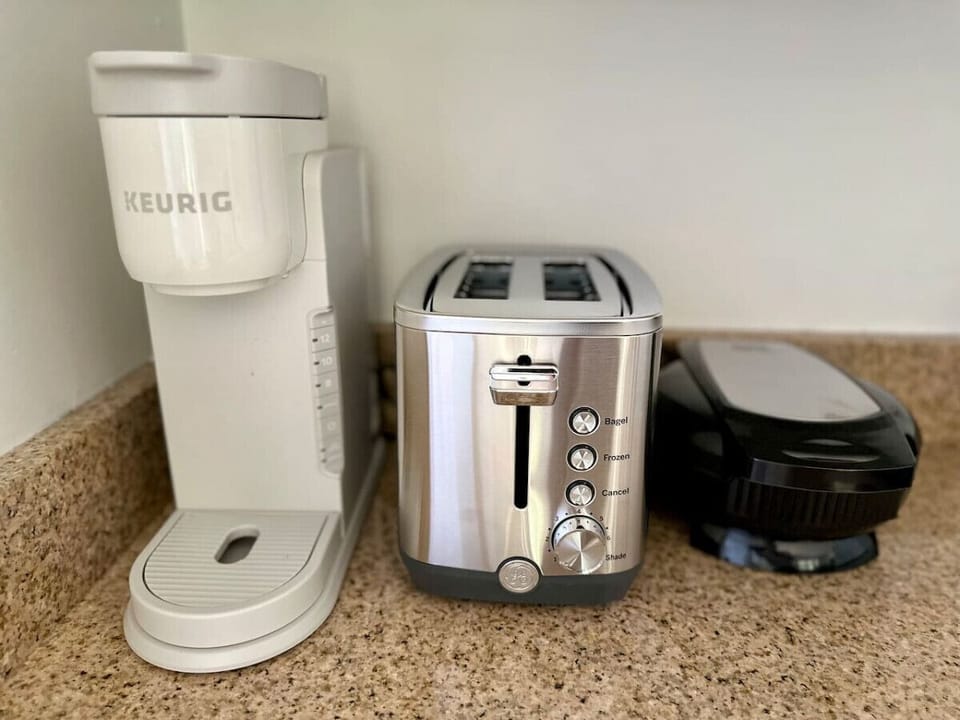 Keurig and toaster