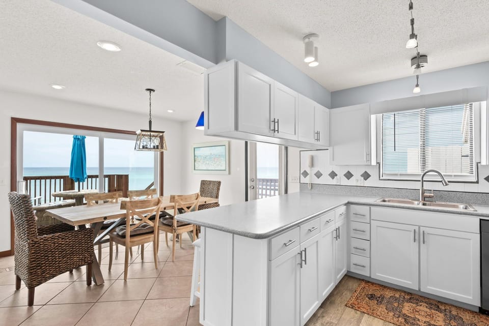 House, Multiple Beds, Patio, Ocean View (Sun 'n Surf) | Private kitchen