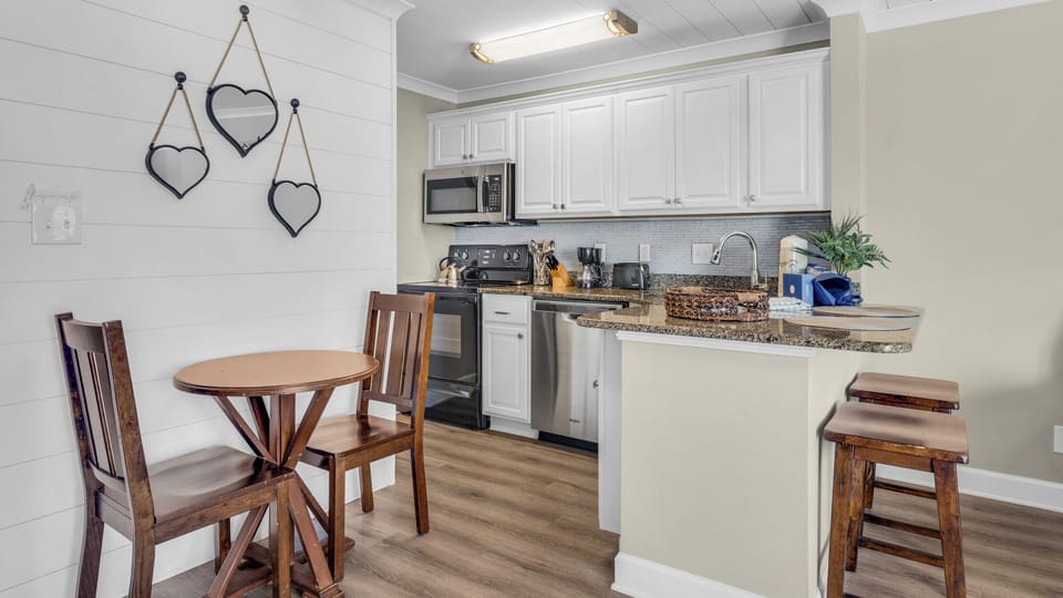 Studio, 1 Queen Bed, Kitchen, Garden View (Sandpiper Cove 8120 - No Pets Allowed) | Private kitchen