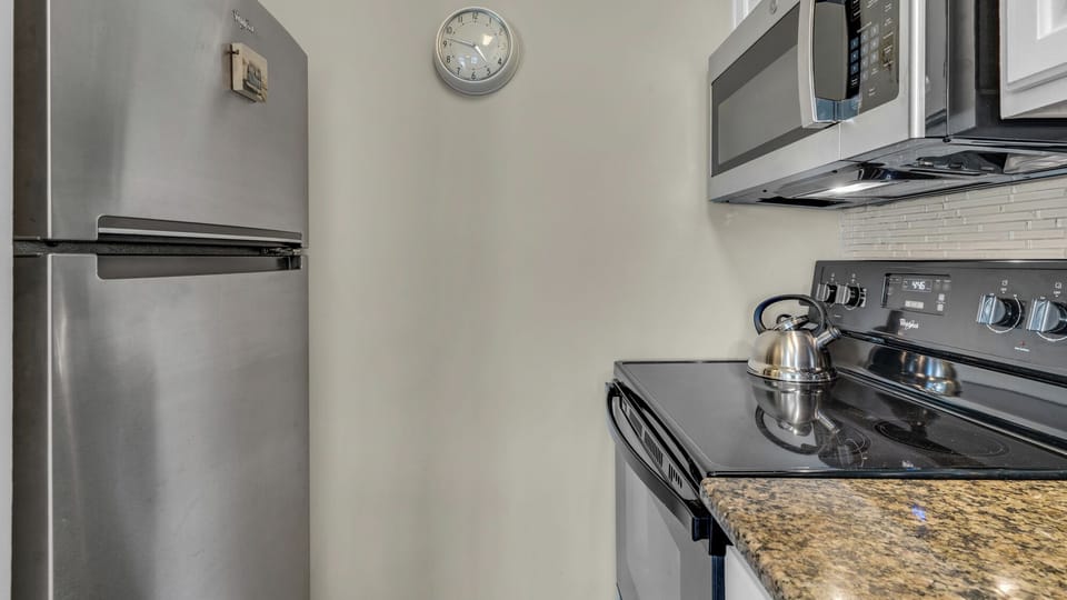 Studio, 1 Queen Bed, Kitchen, Garden View (Sandpiper Cove 8120 - No Pets Allowed) | Private kitchen