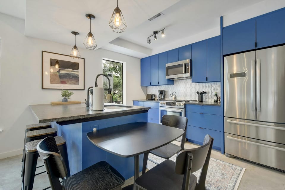 Colorful kitchen with ample seating for the whole group