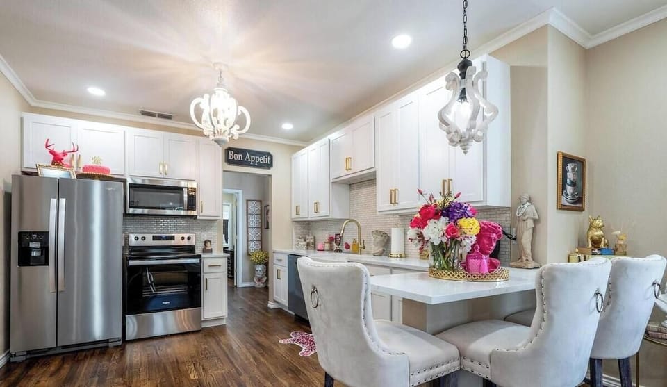 Take a peek at those gorgeous hardwood floors and gold accents throughout!