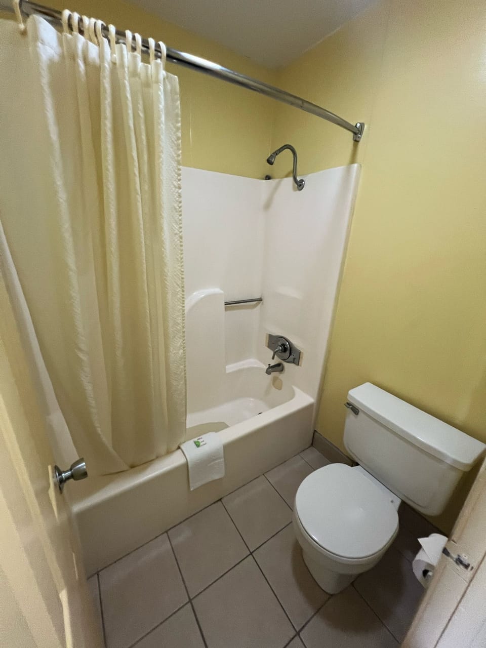 Standard Room, 2 Double Beds, Non Smoking | Bathroom | Combined shower/tub, towels
