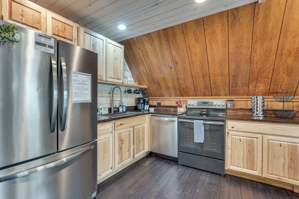 Kitchen | Keurig & Drip Duo Coffee Maker | Main Level