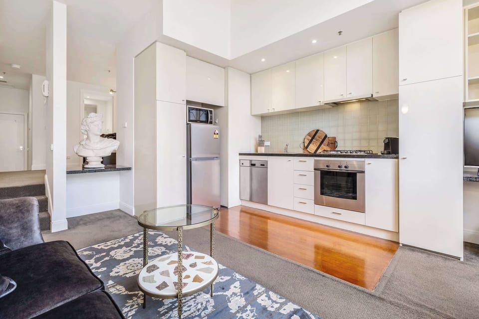 FIFTH AVENUE: Fully equipped and functional wall kitchen