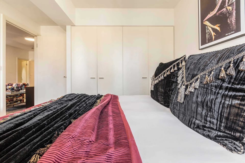MASTER BEDROOM: Escape to a room where soft linens and vintage glamour combine. The queen bed and full ensuite make it the perfect retreat after a night inspired by Gatsby’s world in true Melbourne style.