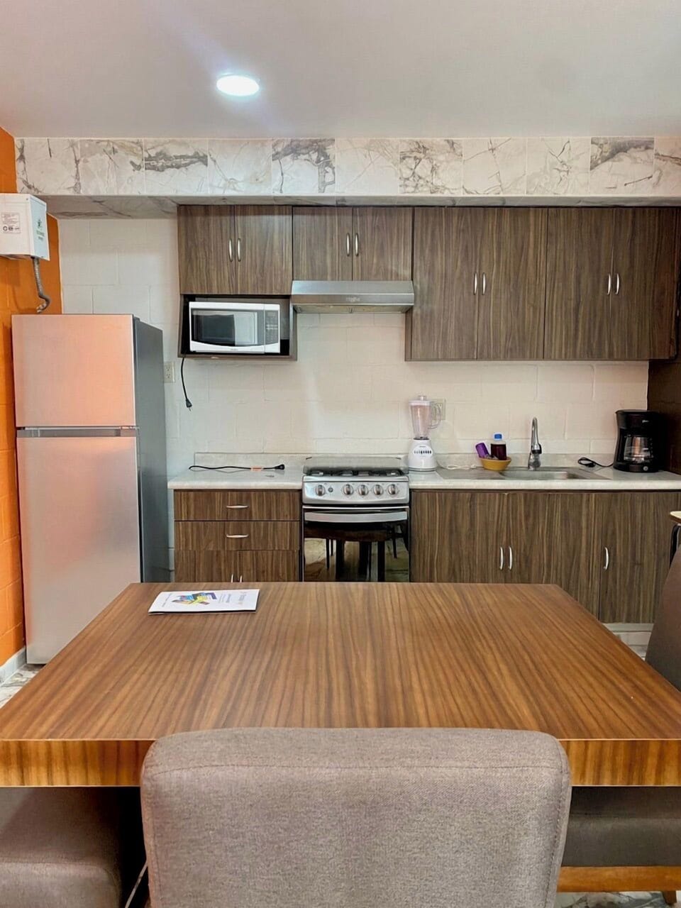 Apartment, Multiple Beds, Kitchenette, City View | Living area
