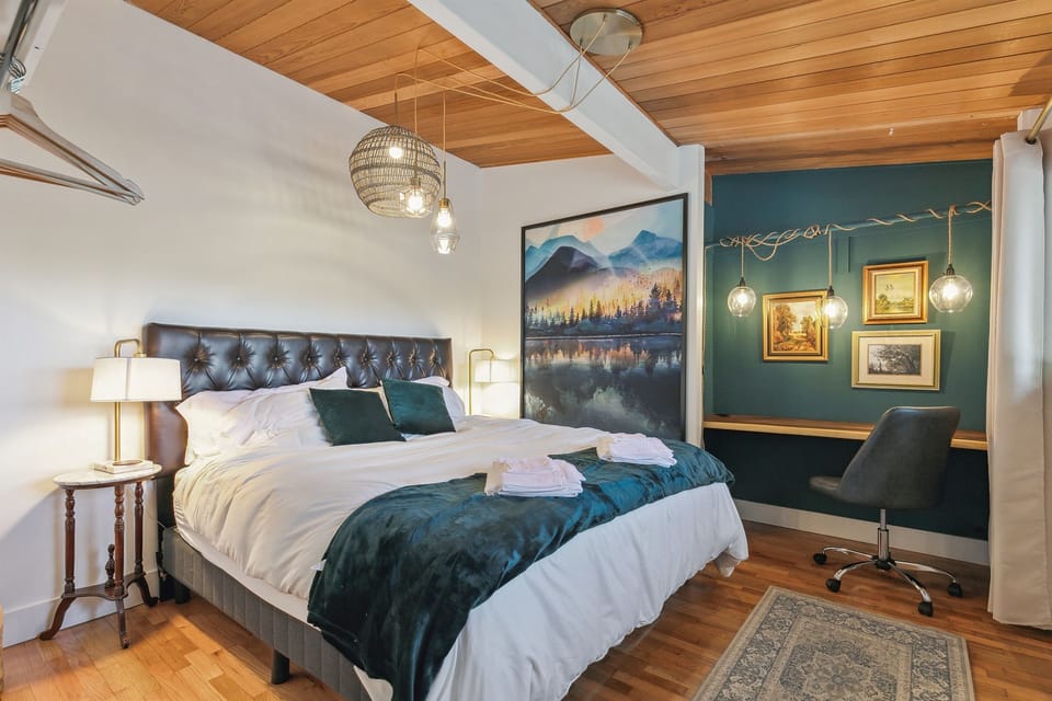 A luxurious king bed overlooking the lake is a perfect spot to unwind. There is also a built-in raw edge desk perfect for getting a little work done (if you must!).