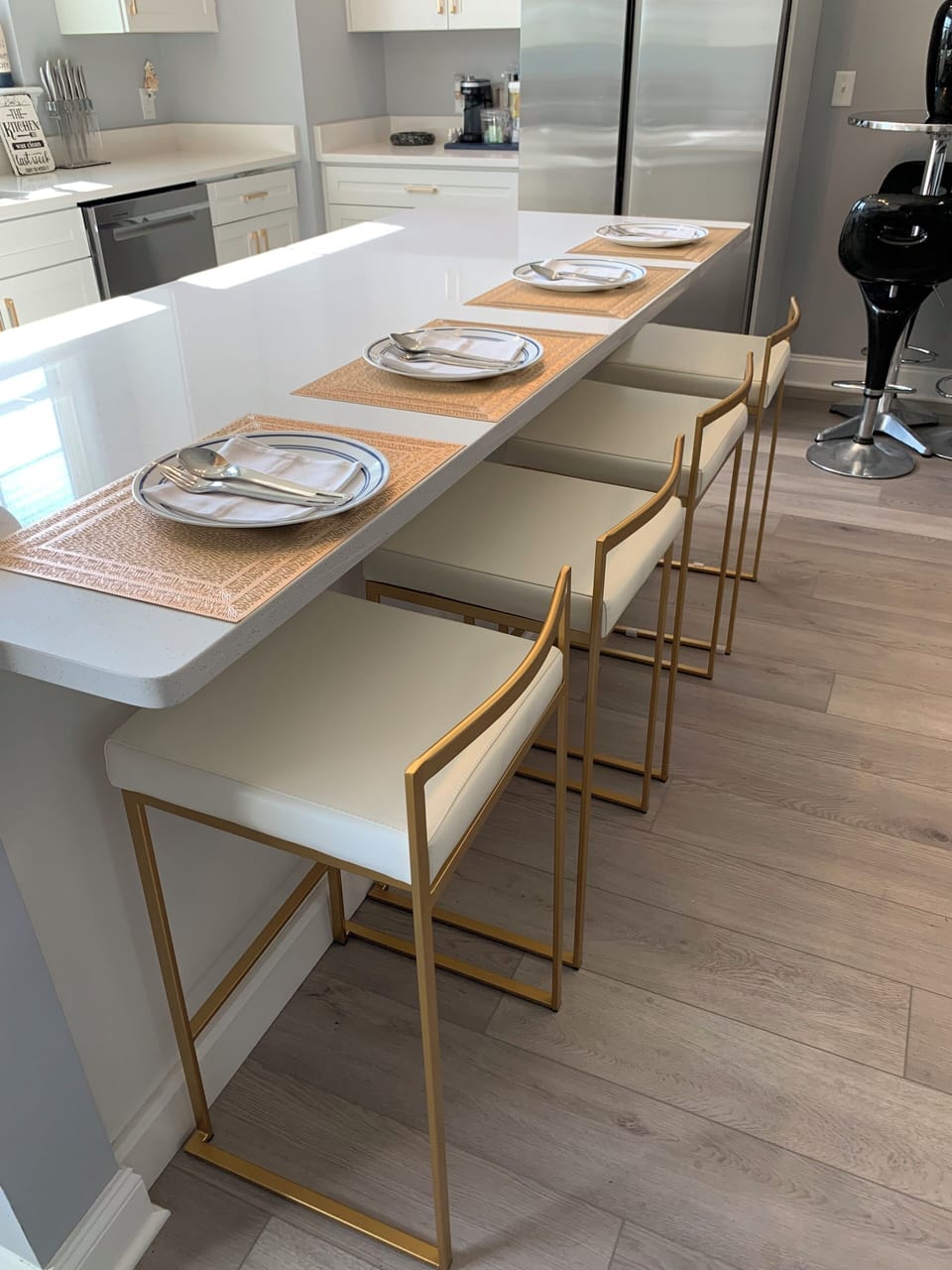 Kitchen counter seats 4