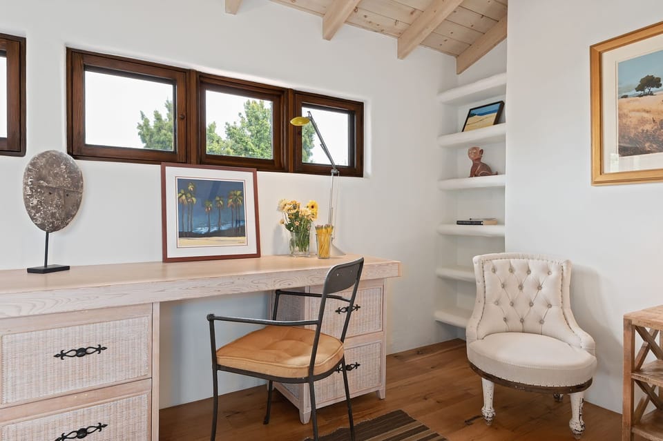 Desk space in the upstairs bedroom