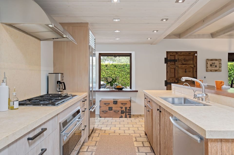 Kitchen features