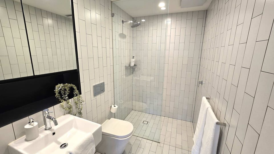 Master bedroom ensuite bathroom