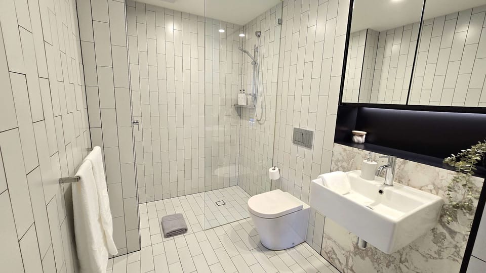 Main bathroom with walk-in shower