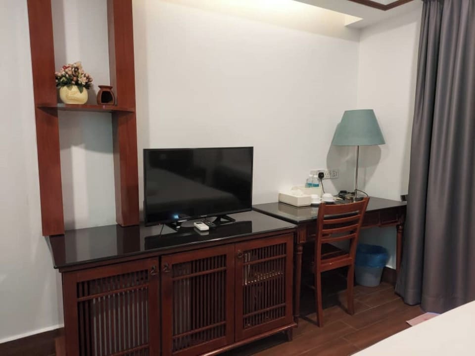 Deluxe Chalet, Balcony, Partial Sea View | Television