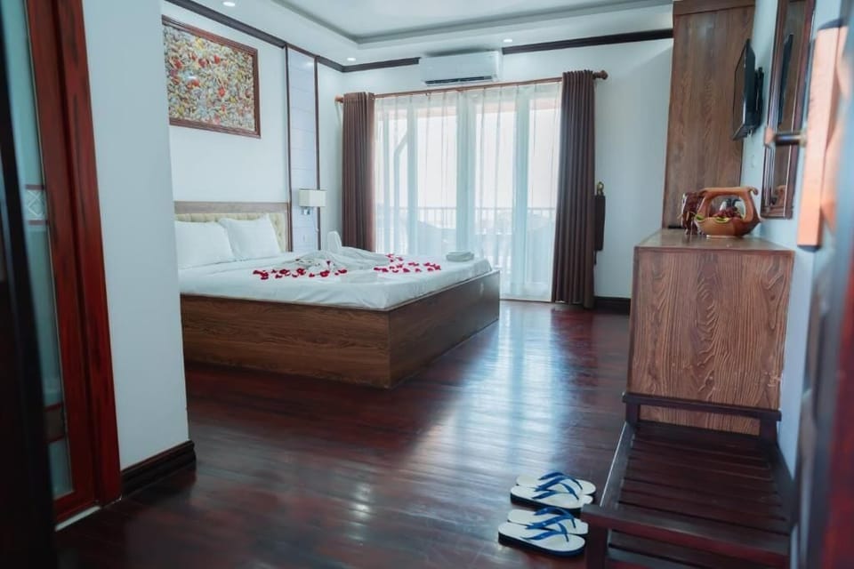 Elite Double Room, 1 King Bed, City View | Bed sheets
