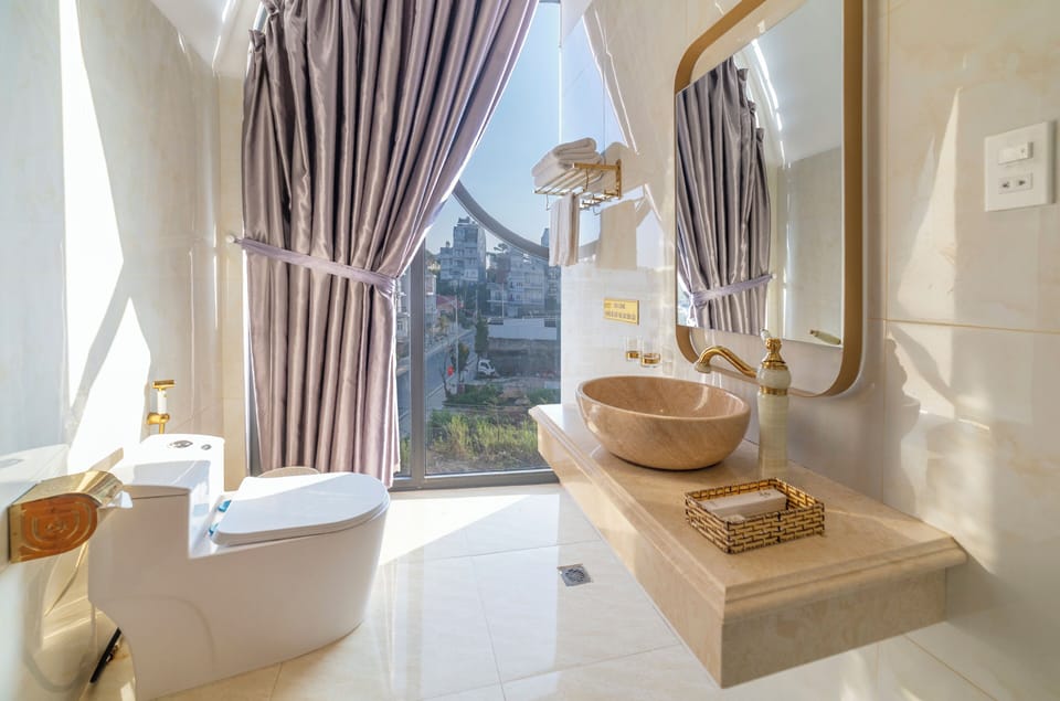 Family Suite, City View | Bathroom | Shower, free toiletries, hair dryer, slippers
