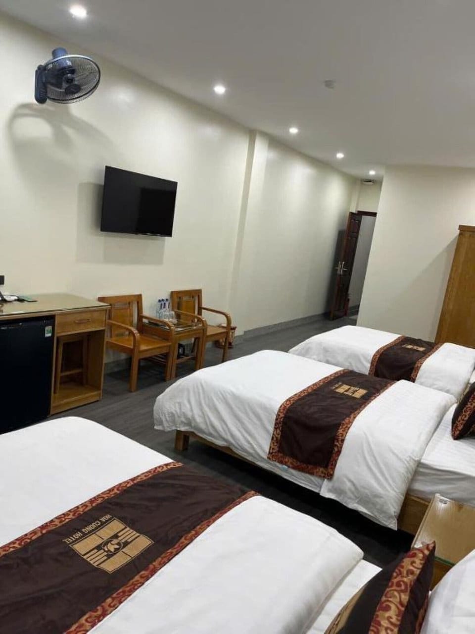 Triple Room | Minibar, blackout drapes, WiFi (free), bed sheets