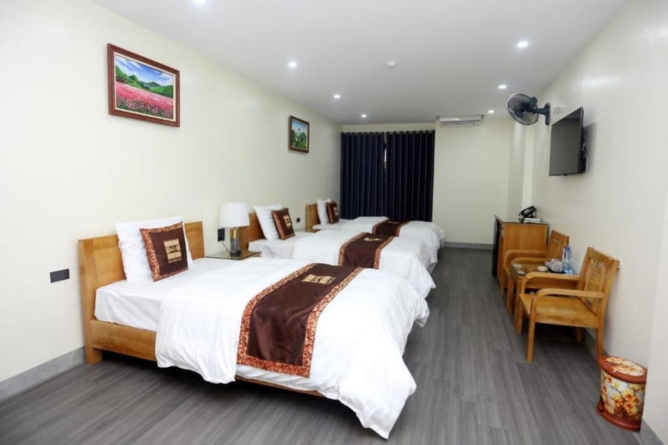 Triple Room | Minibar, blackout drapes, WiFi (free), bed sheets