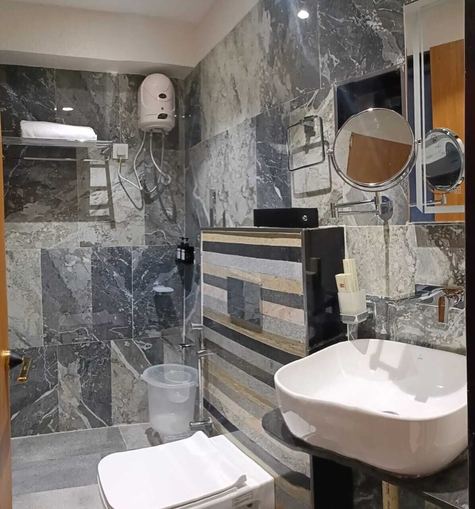 Royal Room | Bathroom
